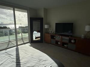 Luxury Building with Ocean Views in Downtown