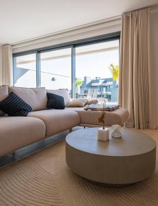 Magnificent 3-Bedroom Apartment, Terrace, Sauna and Swimming Pools