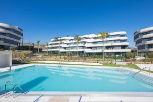 Magnificent 3-Bedroom Apartment, Terrace, Sauna and Swimming Pools