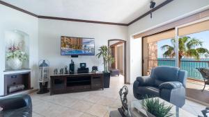 Vacation Paradise Relaxing Ocean Front Condo