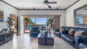 Vacation Paradise Relaxing Ocean Front Condo