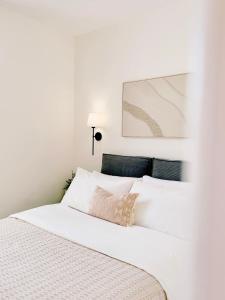 Stylish & Serene Sea View Apartments - Prime Location