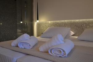 Roula Kotsonis Superior Apartments A