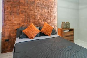 3 bedroom apartment, one block from lleras park p12 in medellin