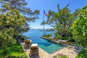 Dream stay Villa Prestige, Pool Sea