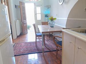 The House Thessaloniki - Charming Central with Private Courtyard - Easy Parking - 300m from University