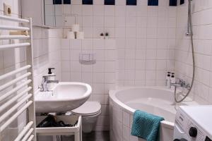 Large Comfortable Apartment I 15 Minutes to City Center