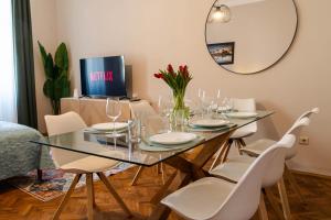 Large Comfortable Apartment I 15 Minutes to City Center