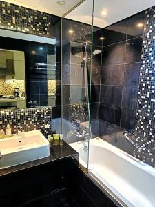 Waterfront Studio Near Dubai Mall Downtown Dubai