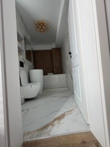 Apartament de Lux cu Terasă la Lac Rediu La 5 Minute de Moldova Mall