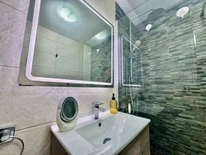 CYV - Modern choice for couples in good location