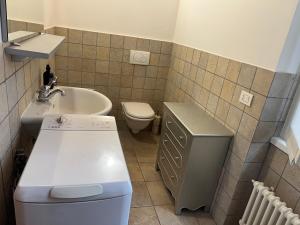 8 min walk to Station - Elegant Central Apartment