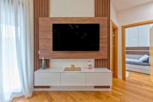 SkyLux Balkan Square