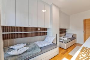 SkyLux Balkan Square