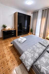 Theos Apartment Beachside Escape