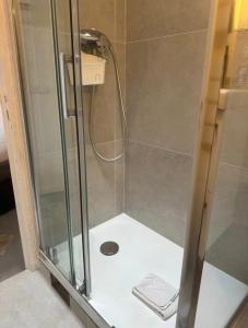 Small quiet nest 2 steps from Paris