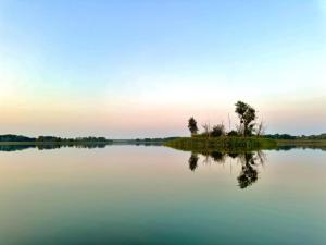 Domek nad jeziorem z własnym pomostem