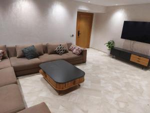 Chic Design Apartment Close to Everything & Secure