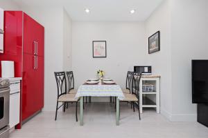 Coastal Garden Suite: Steps to the Beach & Seawalk
