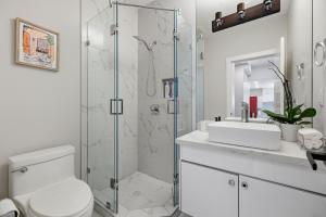 Coastal Garden Suite: Steps to the Beach & Seawalk