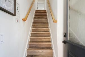 Emerald Leaf Unit upstairs