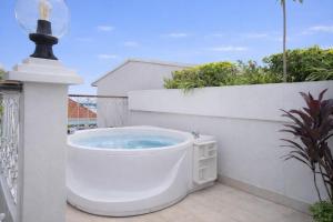 AmazINN Places Rooftop and Jacuzzi III