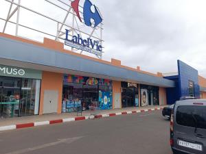 Superb apartment in residence with pool