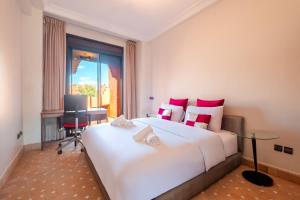 3 BDRM Villa Garden & Pool Front