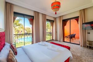 3 BDRM Villa Garden & Pool Front