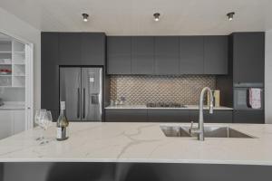 Suncrest Retreat- Christchurch Holiday Home
