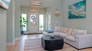 Mermaids Oasis by AvantStay Spacious Port A Home Private Pool Firepit Games Near the Beach