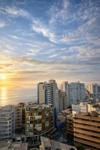 Luxury 3BR near Larcomar - Prime Miraflores Location - Please note - the apartment has 3 bedrooms