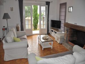 Villa near Les Etangs de Bages Lake