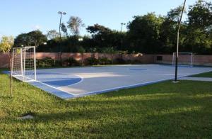 Monoambiente moderno con balcón, piscina en Luque