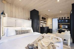 Reflections - Luxe Mirror Home Near Capitol Reef