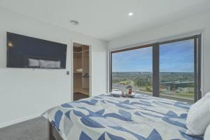 Suncrest Retreat- Christchurch Holiday Home