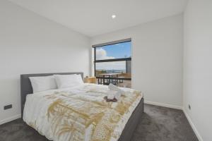 Suncrest Retreat- Christchurch Holiday Home