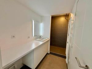 Appartement 2 chambres, balcon, piscine chauffée, accès plage, animaux admis, parking - FR-1-194-194