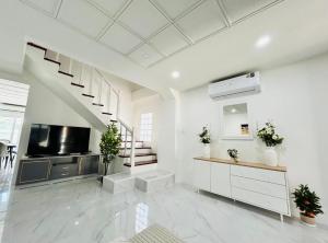Corrib Village Phratamnak Cozy 4 BDR Villa Pool