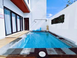 Joy Pool House