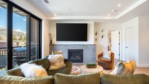 Luxe 3BDR Near Vail w Views Gym Pool Game Room Alpine Oasis at Frontgate