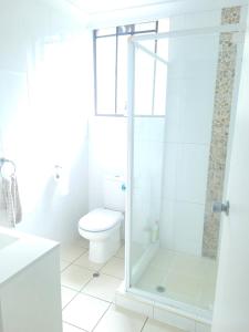 Breezy entire 2 bedroom unit top floor next to UQ