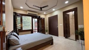 Luxurious 3bhk minimal apartment PS5 and tv