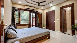 Luxurious 3bhk minimal apartment PS5 and tv