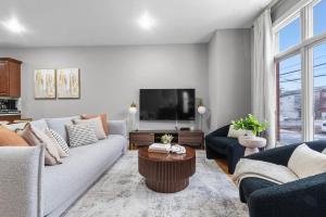 Modern Designer 3BR Sleeps 9 Parking NYC