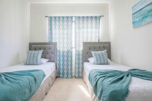 Perfect House communal Pool Security and Comfort