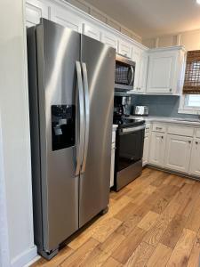 Channel-Front 4BR Home • Private Dock Fishing • Cherry Grove • TipSEA Turtle