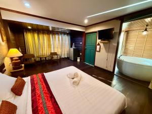 Ban Mali Riverside Resort