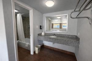 American Inn & Suites