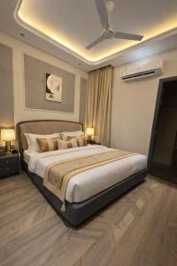 Hotel LA Villa Amritsar !! Large Parking ! Lift ! Near Bus Stand & Golden Temple ! Newly Built